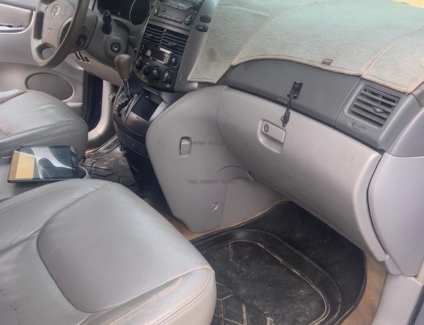 Toyota Sienna 2006 for Sale In Lagos