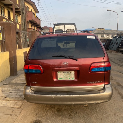 Toyota Sienna  XLE 2002 for Sale In Lagos 