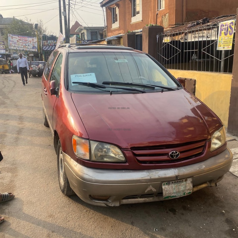Toyota Sienna  XLE 2002 for Sale In Lagos  image