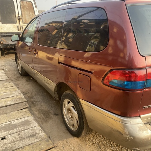 Toyota Sienna  XLE 2002 for Sale In Lagos 