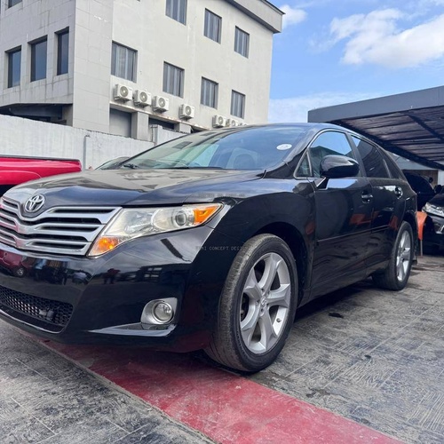 Nigerian Used Toyota Venza 2011 in Lagos state 