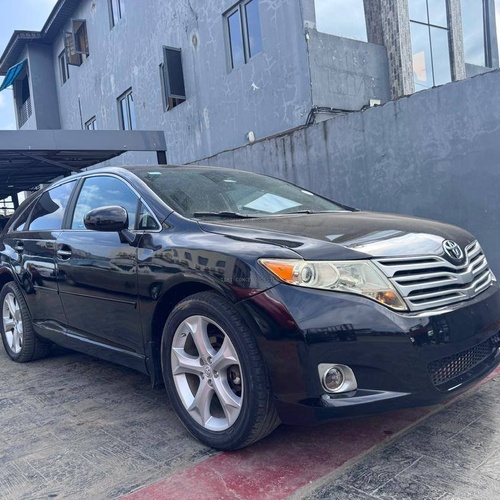Nigerian Used Toyota Venza 2011 in Lagos state 