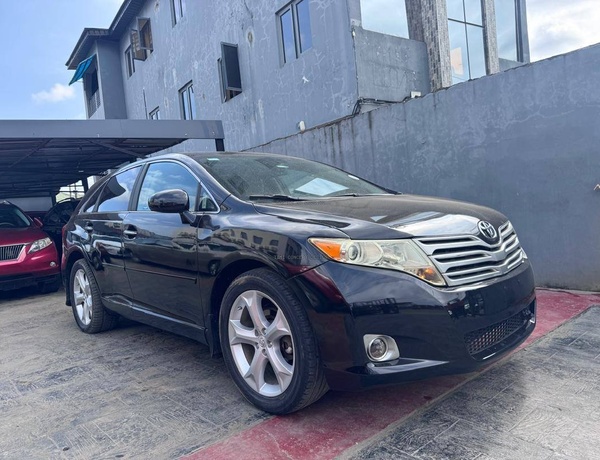 Nigerian Used Toyota Venza 2011 in Lagos state 