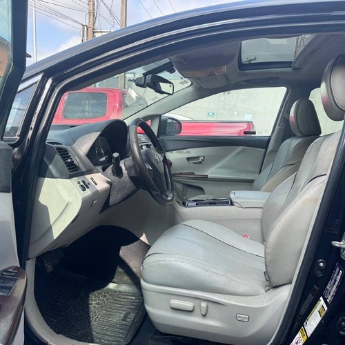 Nigerian Used Toyota Venza 2011 in Lagos state 