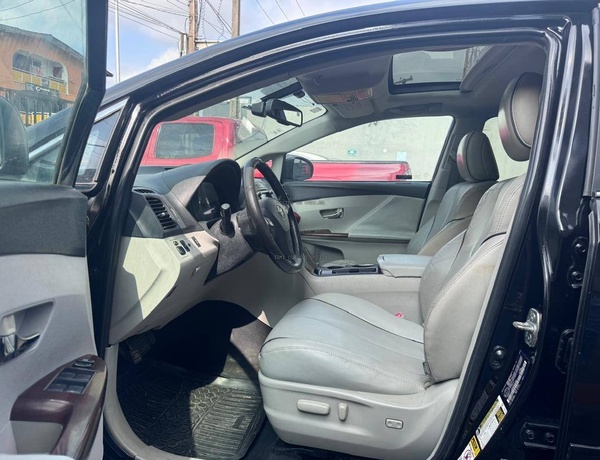Nigerian Used Toyota Venza 2011 in Lagos state 