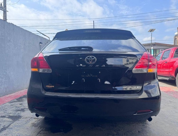 Nigerian Used Toyota Venza 2011 in Lagos state 