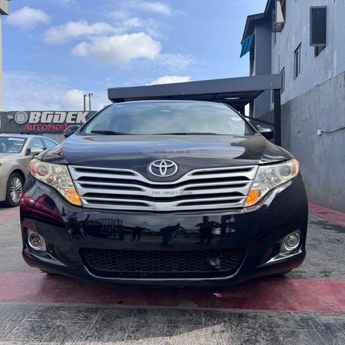 Nigerian Used Toyota Venza 2011 in Lagos state 