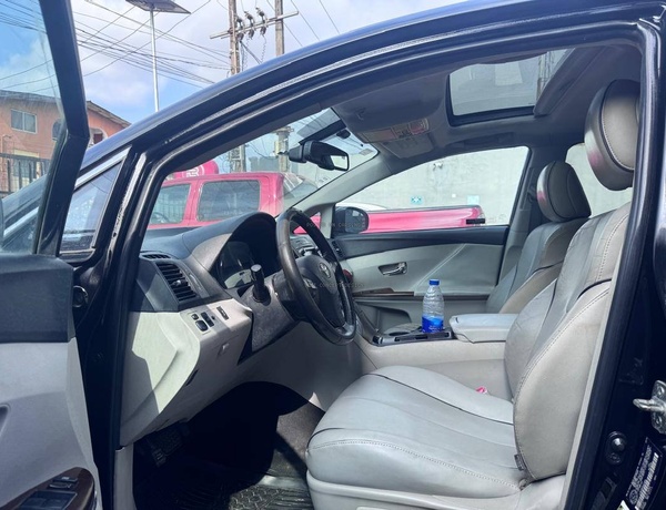 Nigerian Used Toyota Venza 2011 in Lagos state 
