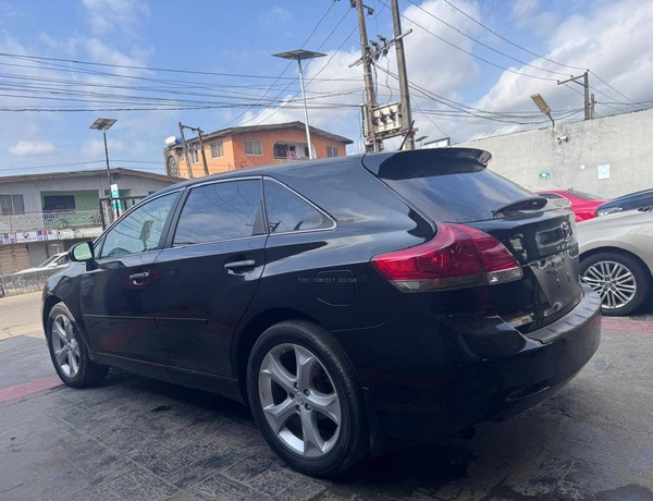 Nigerian Used Toyota Venza 2011 in Lagos state 
