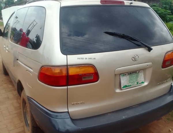 Toyota Sienna 1999 for Sale in Ikorodu,Lagos