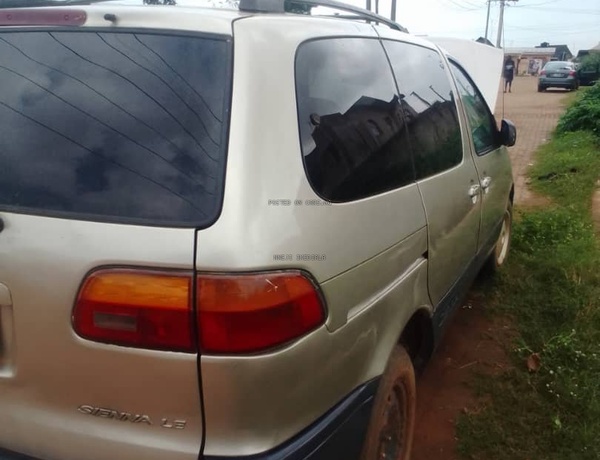 Toyota Sienna 1999 for Sale in Ikorodu,Lagos