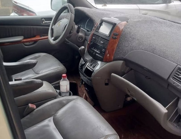 Toyota Sienna 2008 for Sale In Alimosho Lagos