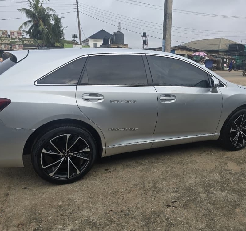 Foreign Used Toyota Venza 2013 for Sale In Lagos image