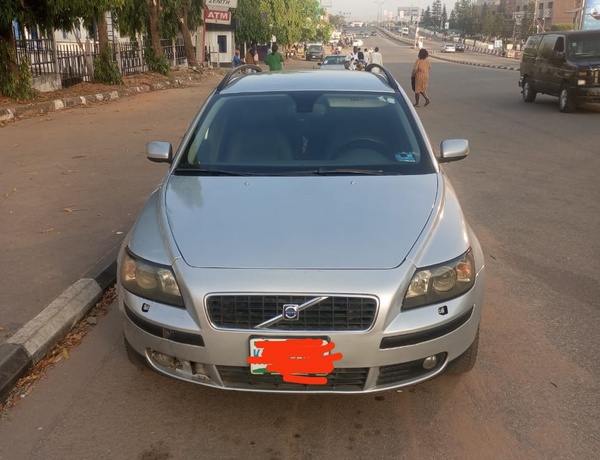 VOLVO T5 V50 2006 SILVER FOR SALE IN ABUJA