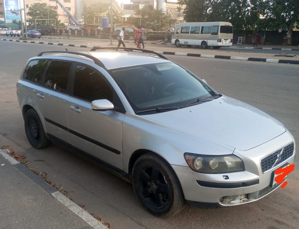 VOLVO T5 V50 2006 SILVER FOR SALE IN ABUJA