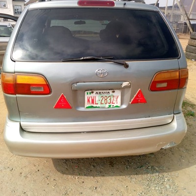 Toyota Sienna 2000 for Sale In Kubwa, Abuja