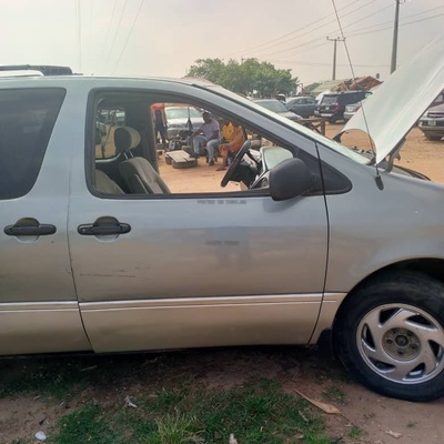 Toyota Sienna 2000 for Sale In Kubwa, Abuja