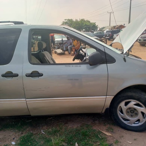 Toyota Sienna 2000 for Sale In Kubwa, Abuja