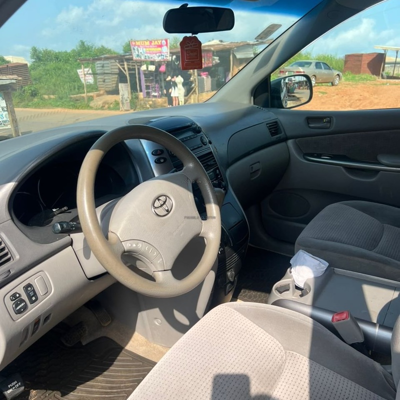 Toyota Sienna 2006 for Sale  In Osun State image
