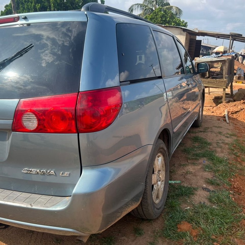 Toyota Sienna 2006 for Sale  In Osun State image