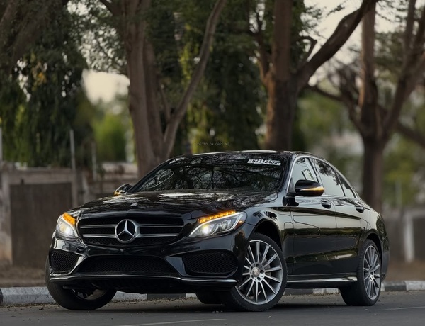  Foreign Used 2015 Mercedes C400 for Sale In Abuja