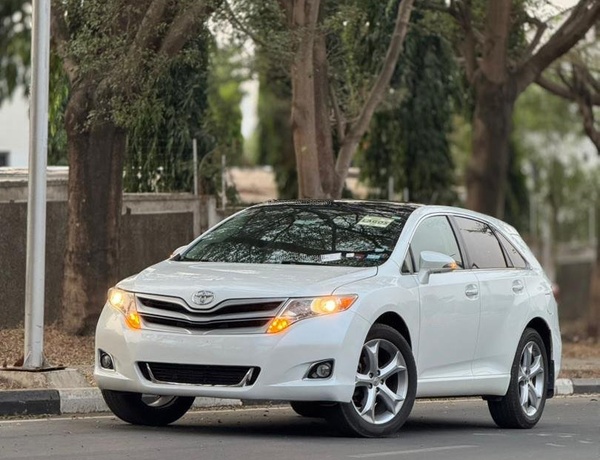 Foreign Used 2015 Toyota Venza – Sound Engine, Smooth Ride