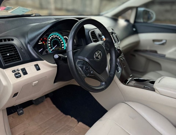 Foreign Used 2015 Toyota Venza – Sound Engine, Smooth Ride