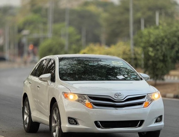 Foreign Used 2015 Toyota Venza – Sound Engine, Smooth Ride