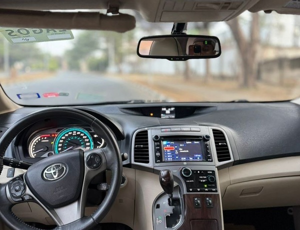 Foreign Used 2015 Toyota Venza – Sound Engine, Smooth Ride