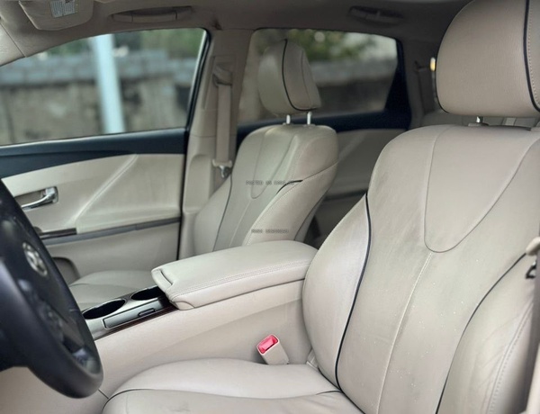 Foreign Used 2015 Toyota Venza – Sound Engine, Smooth Ride