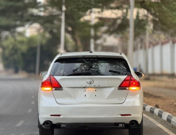 Foreign Used 2015 Toyota Venza – Sound Engine, Smooth Ride