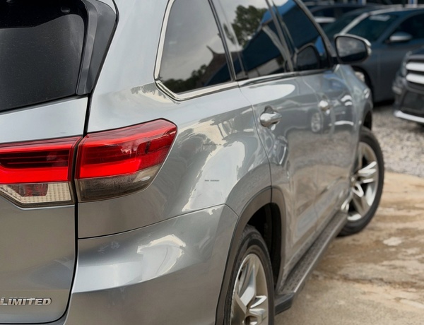 NIGERIA USED 2017 Highlander - Abuja
