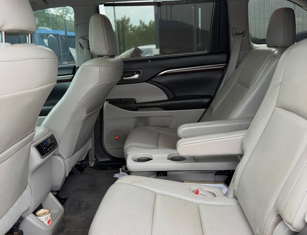 NIGERIA USED 2017 Highlander - Abuja