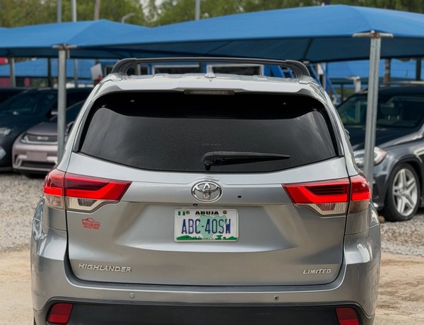 NIGERIA USED 2017 Highlander - Abuja