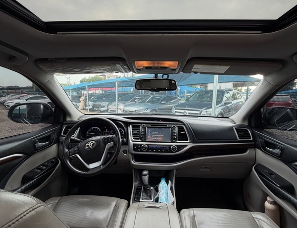 NIGERIA USED 2017 Highlander - Abuja