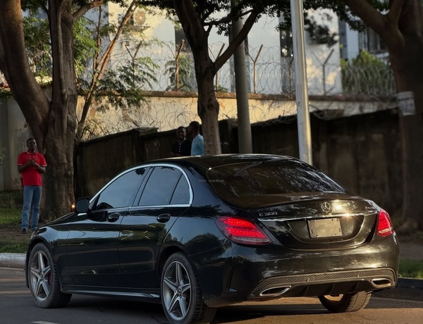 FOREIGN USED 2017 MERCEDES-BENZ C300 FOR SALE