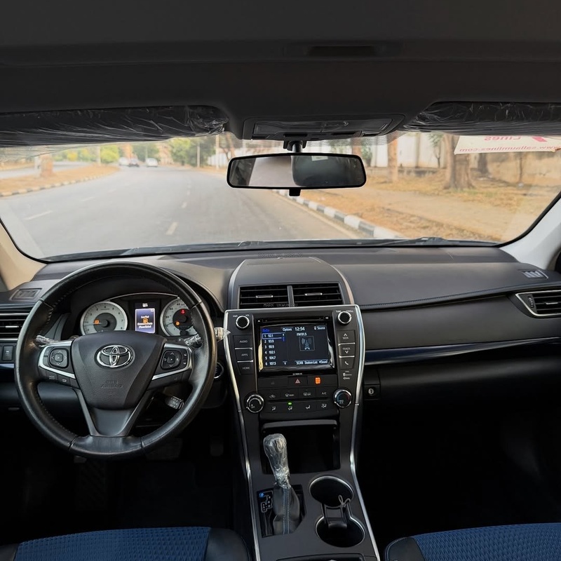 Foreign Used 2017 Toyota Camry SE for Sale In Abuja image