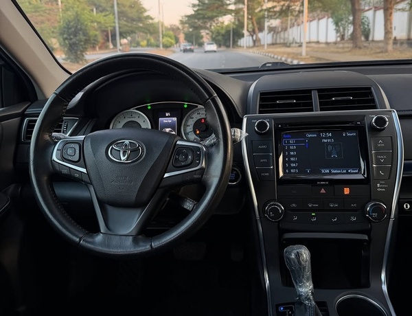 Foreign Used 2017 Toyota Camry SE for Sale In Abuja