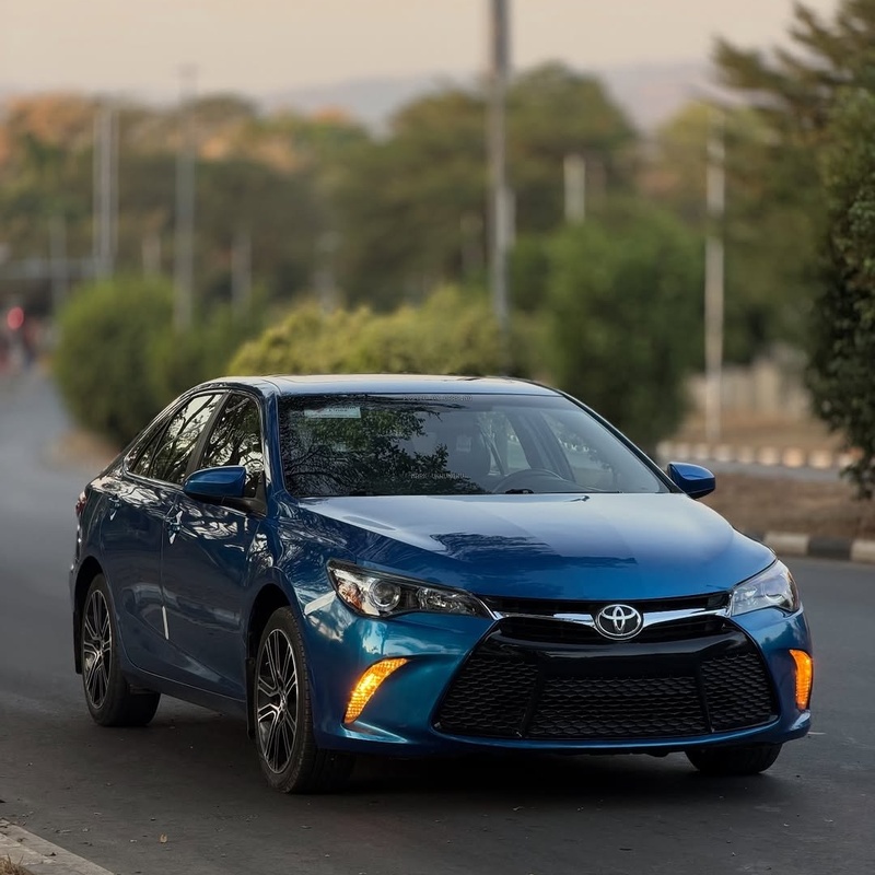 Foreign Used 2017 Toyota Camry SE for Sale In Abuja image