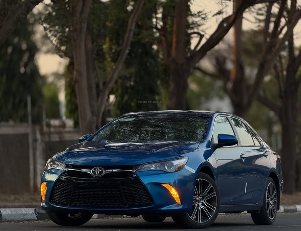Foreign Used 2017 Toyota Camry SE for Sale In Abuja