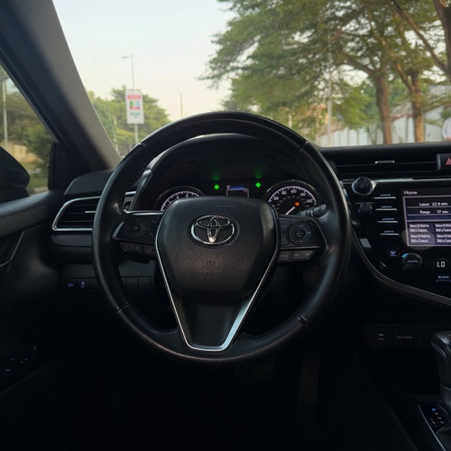 Nigerian Used Toyota Camry SE 2018 in Abuja