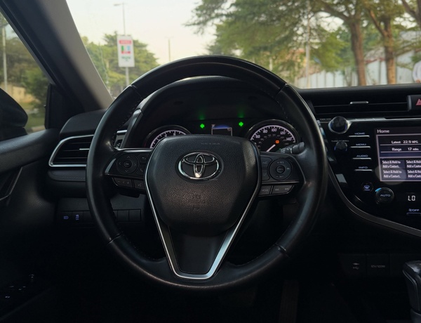 Nigerian Used Toyota Camry SE 2018 in Abuja