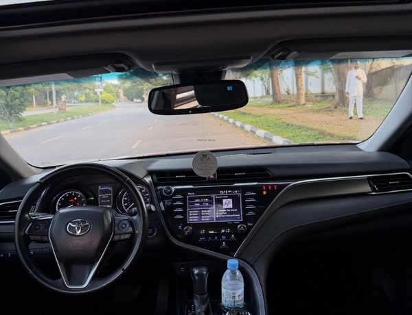 Nigerian Used Toyota Camry SE 2018 in Abuja