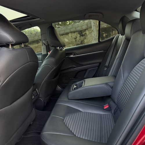 Nigerian Used Toyota Camry SE 2018 in Abuja
