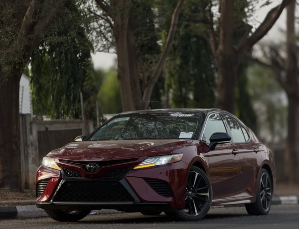 FOREIGN USED TOYOTA CAMRY XSE 2018 — SUPER CLEAN