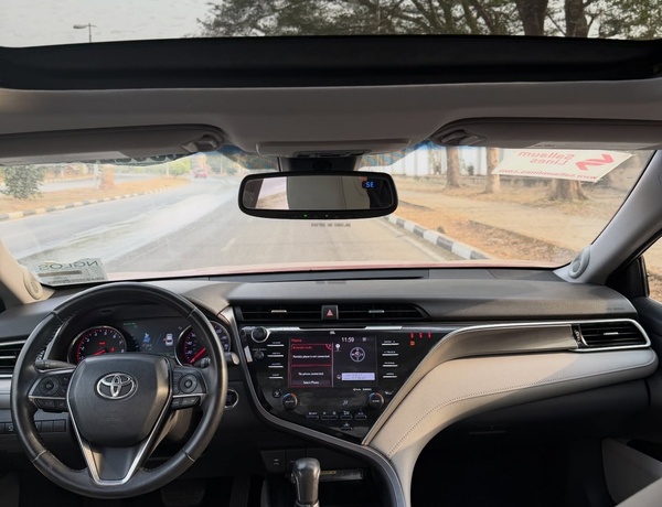 FOREIGN USED TOYOTA CAMRY XSE 2018 — SUPER CLEAN