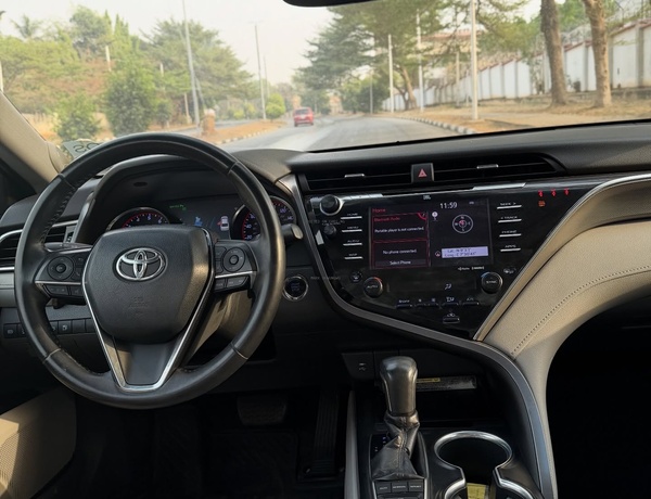 FOREIGN USED TOYOTA CAMRY XSE 2018 — SUPER CLEAN