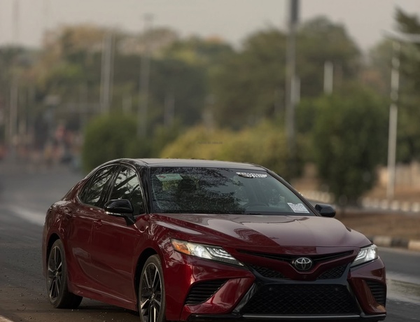 FOREIGN USED TOYOTA CAMRY XSE 2018 — SUPER CLEAN