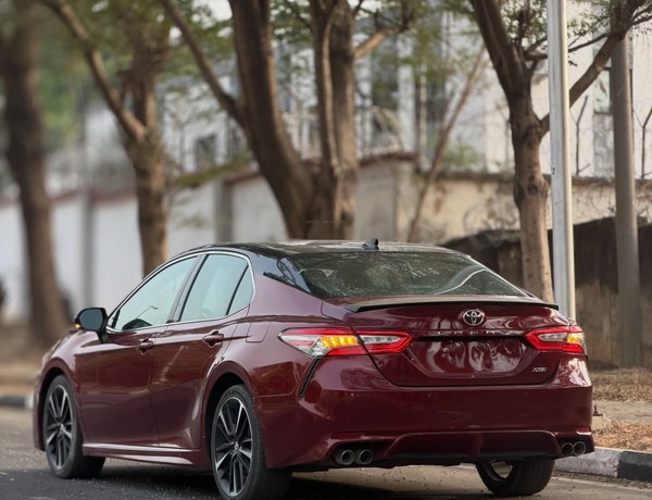 FOREIGN USED TOYOTA CAMRY XSE 2018 — SUPER CLEAN