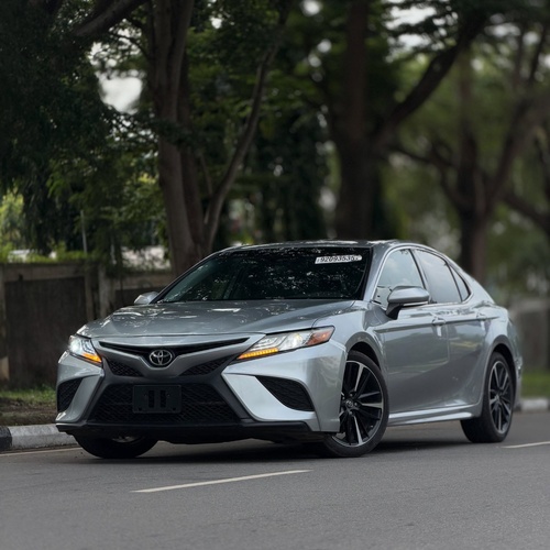 Toyota Camry XSE 201...